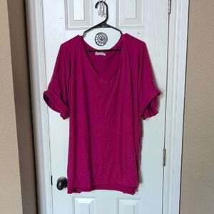 Relaxed V-Neck Short Sleeve Tee in Magenta